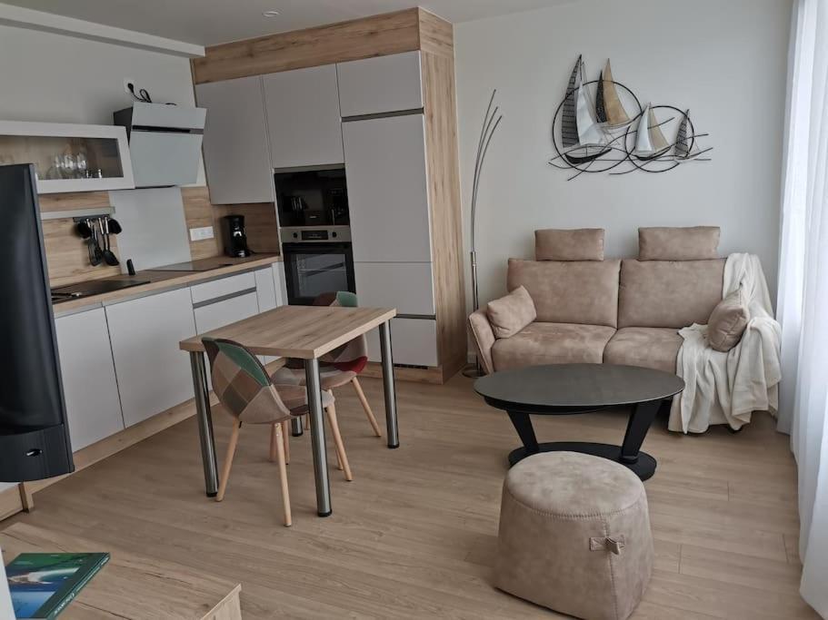 コンカルノーLe Stoubenn, Raffine Et Chaleureuxアパートメント エクステリア 写真